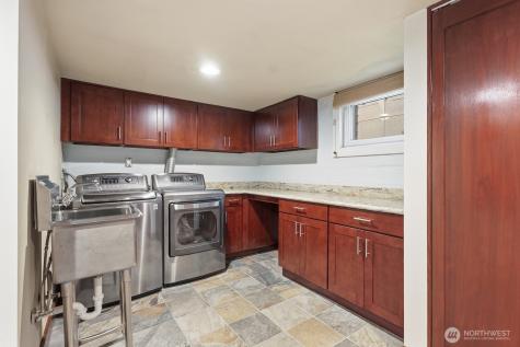 1560 28th Avenue W Seattle WA 98199