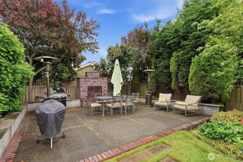 1560 28th Avenue W Seattle WA 98199