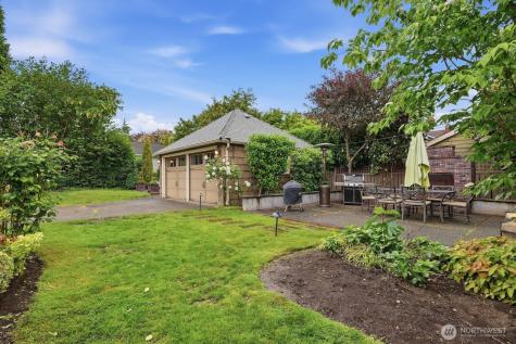 1560 28th Avenue W Seattle WA 98199
