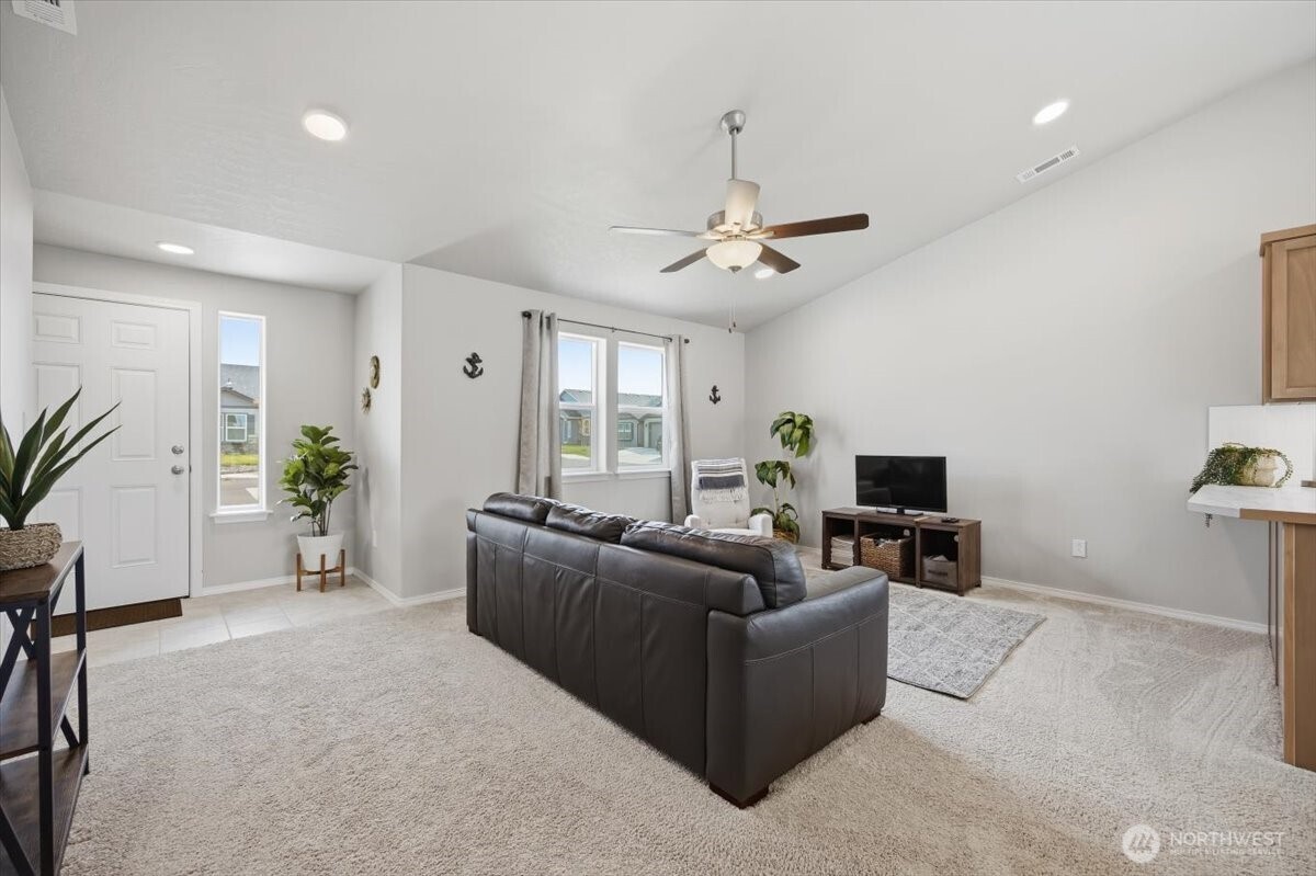 700 Regina Place Grandview WA 98930