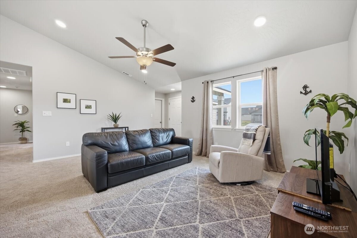700 Regina Place Grandview WA 98930