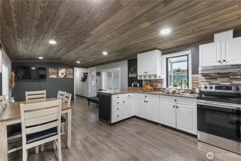 322 Chicago Boulevard S Pacific WA 98047