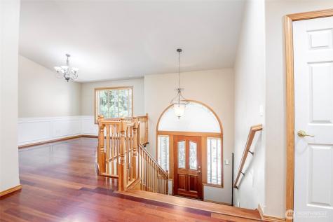 2703 5th Street SW Puyallup WA 98373