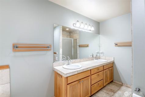 2703 5th Street SW Puyallup WA 98373