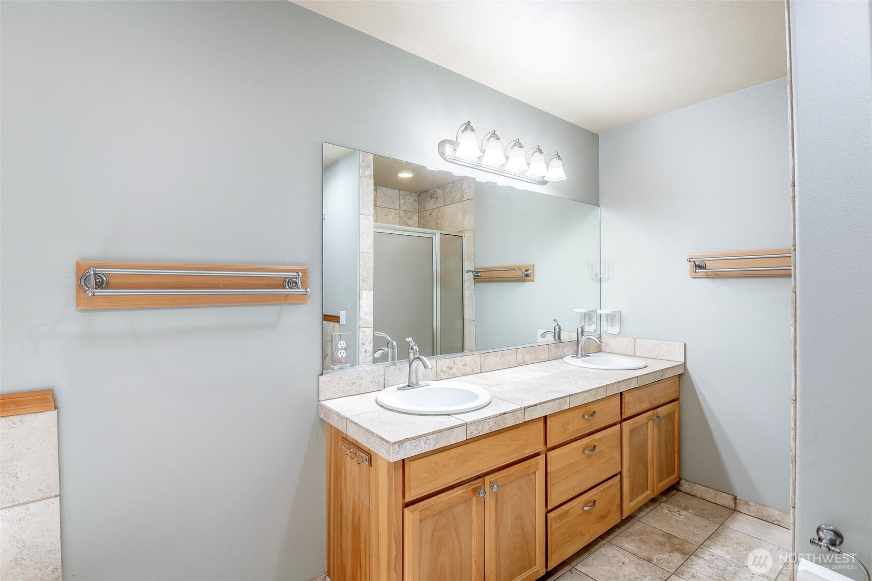 2703 5th Street SW Puyallup WA 98373