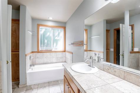 2703 5th Street SW Puyallup WA 98373