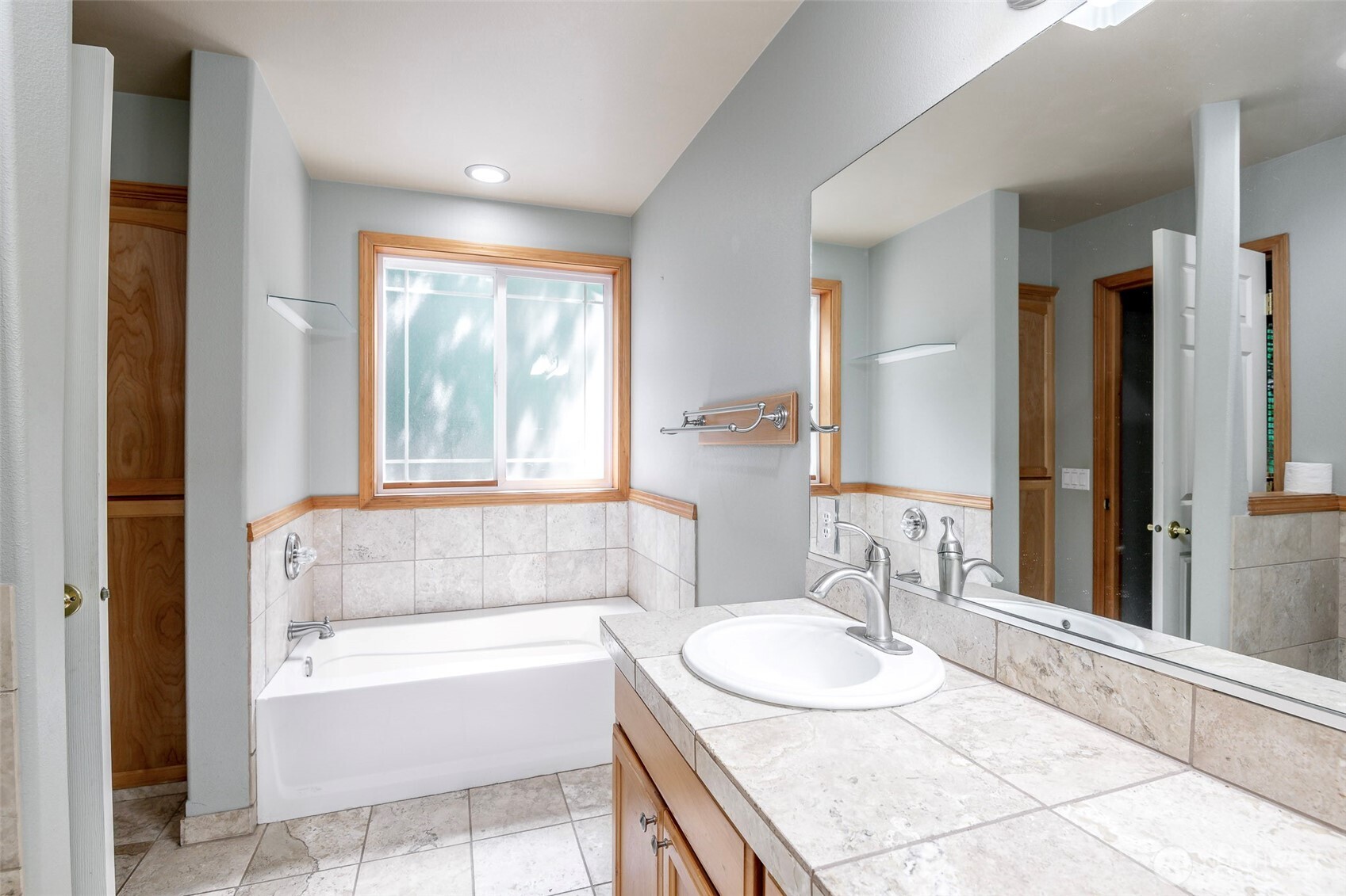 2703 5th Street SW Puyallup WA 98373