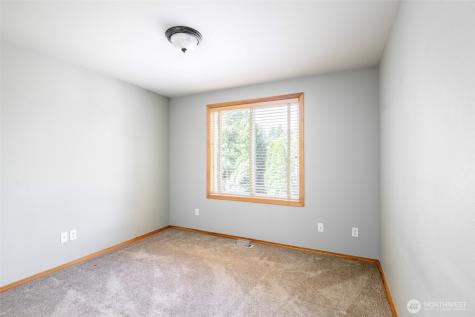 2703 5th Street SW Puyallup WA 98373