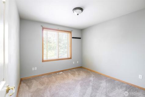 2703 5th Street SW Puyallup WA 98373