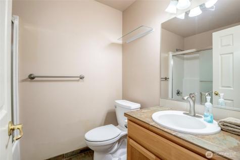 2703 5th Street SW Puyallup WA 98373