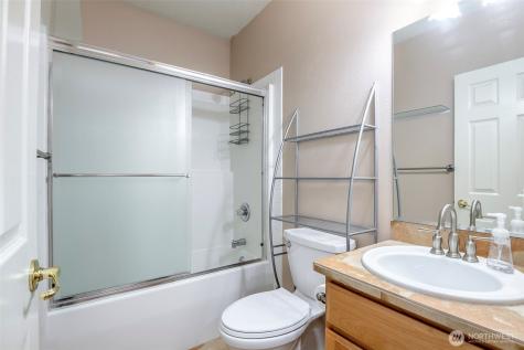 2703 5th Street SW Puyallup WA 98373