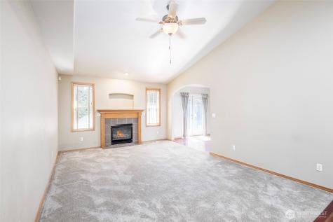 2703 5th Street SW Puyallup WA 98373