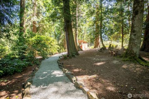 2703 5th Street SW Puyallup WA 98373