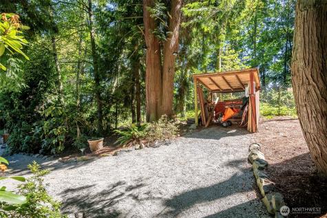 2703 5th Street SW Puyallup WA 98373