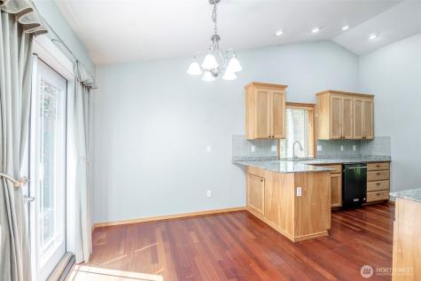2703 5th Street SW Puyallup WA 98373