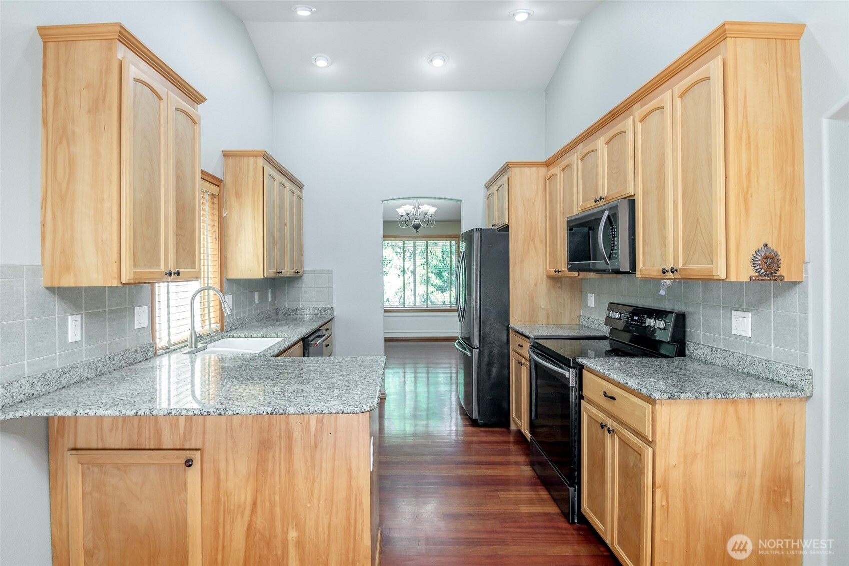2703 5th Street SW Puyallup WA 98373