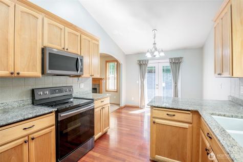 2703 5th Street SW Puyallup WA 98373