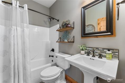 481 Mackinaw Lane Chelan WA 98816