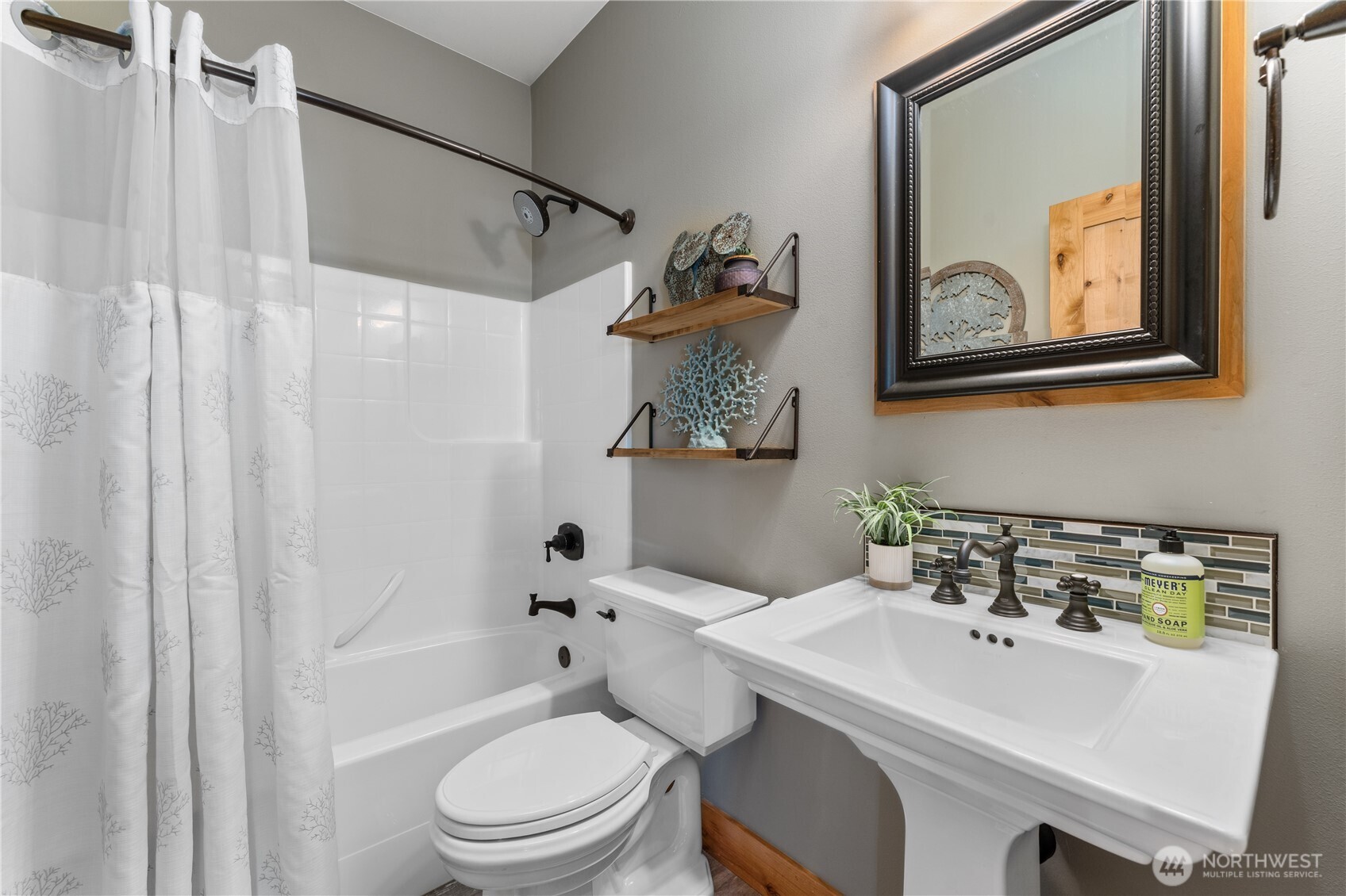 481 Mackinaw Lane Chelan WA 98816