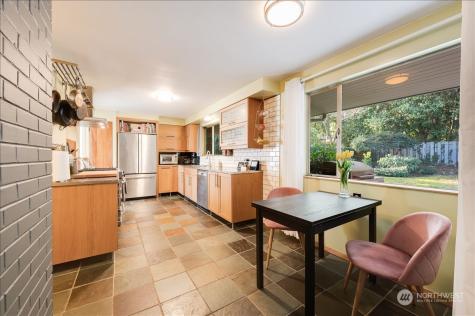 16021 38th Avenue Ne Lake Forest Park WA 98155