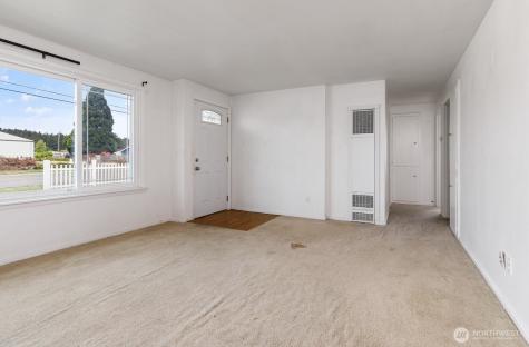 164 NE Ernst Oak Harbor WA 98277