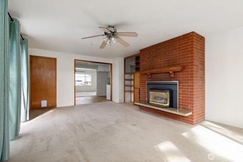 164 NE Ernst Oak Harbor WA 98277