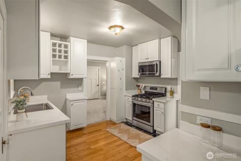 2002 State Street Everett WA 98201