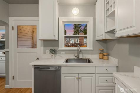 2002 State Street Everett WA 98201