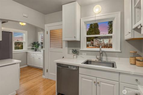 2002 State Street Everett WA 98201