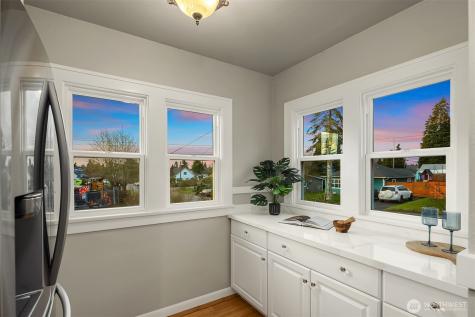 2002 State Street Everett WA 98201