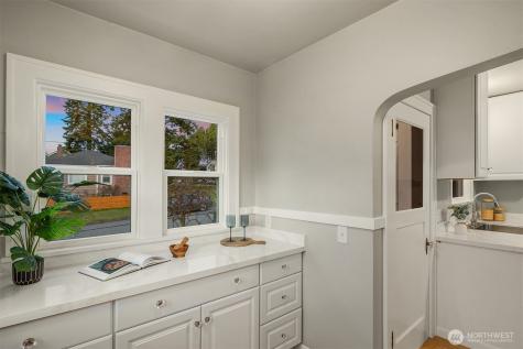 2002 State Street Everett WA 98201