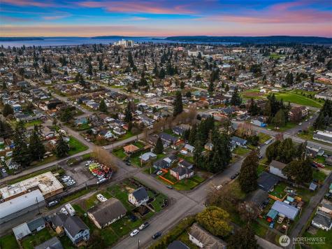 2002 State Street Everett WA 98201