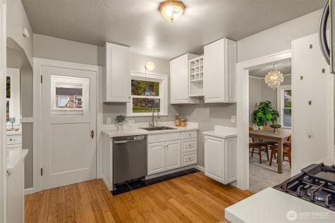 2002 State Street Everett WA 98201