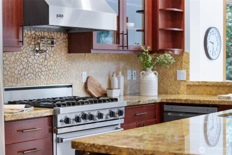 6465 Haley Loop NE Bainbridge Island WA 98110