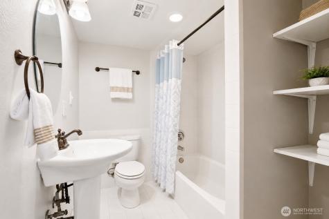 1832 Camas Avenue NE Renton WA 98056