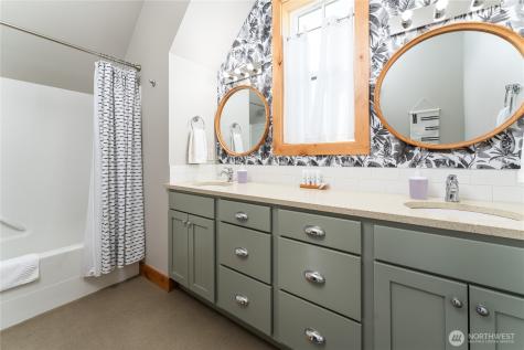 529 Porcupine Lane Chelan WA 98816