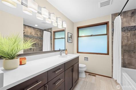 6472 NE 135th Place Kirkland WA 98034
