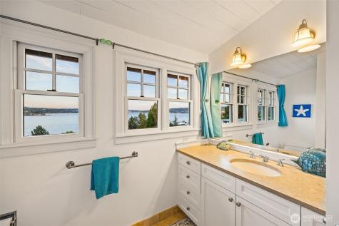 8246 E Mercer Way Mercer Island WA 98040