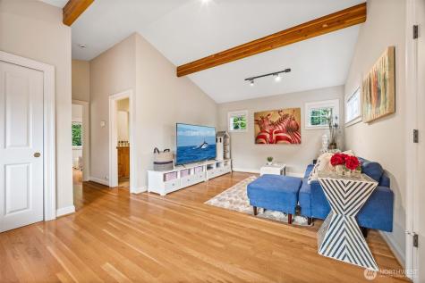 8246 E Mercer Way Mercer Island WA 98040