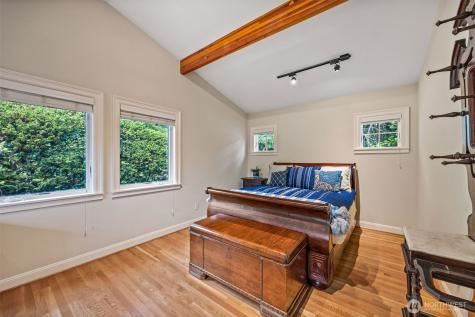 8246 E Mercer Way Mercer Island WA 98040