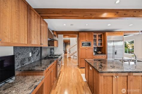 8246 E Mercer Way Mercer Island WA 98040