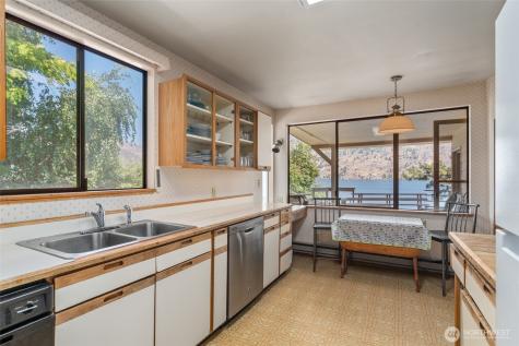 15082 South Lakeshore Road Chelan WA 98816