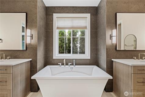 811 245th Place NE Sammamish WA 98074