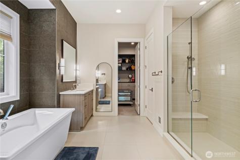 811 245th Place NE Sammamish WA 98074