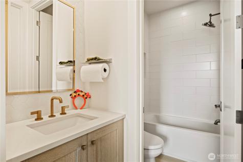 811 245th Place NE Sammamish WA 98074