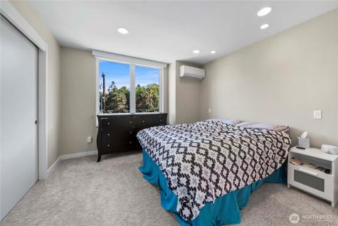 2833 3rd Avenue W Seattle WA 98119