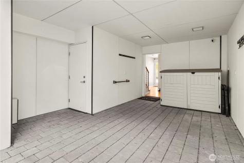 2833 3rd Avenue W Seattle WA 98119