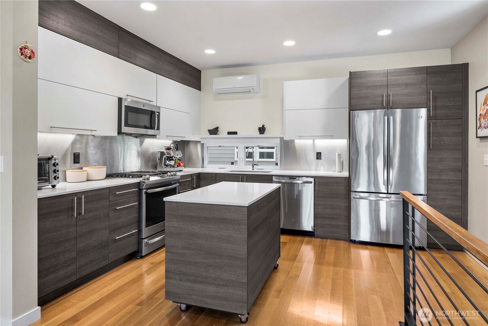 2833 3rd Avenue W Seattle WA 98119