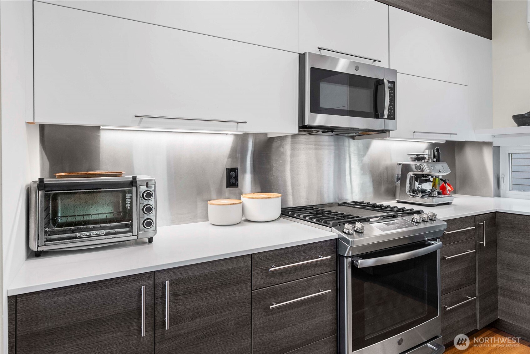 2833 3rd Avenue W Seattle WA 98119