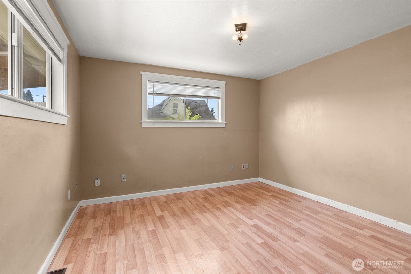 505 W Young Street Elma WA 98541